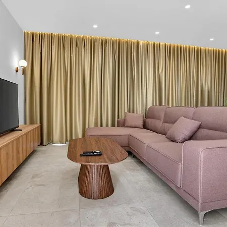Stylish Penthouse With Private Pool Andjacuzzi Apartment