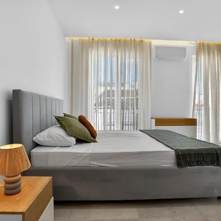 Stylish Penthouse With Private Pool Andjacuzzi Naxxar