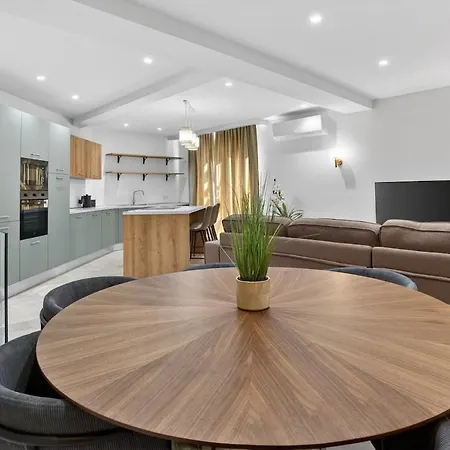 Apartment Stylish Penthouse With Private Pool Andjacuzzi *